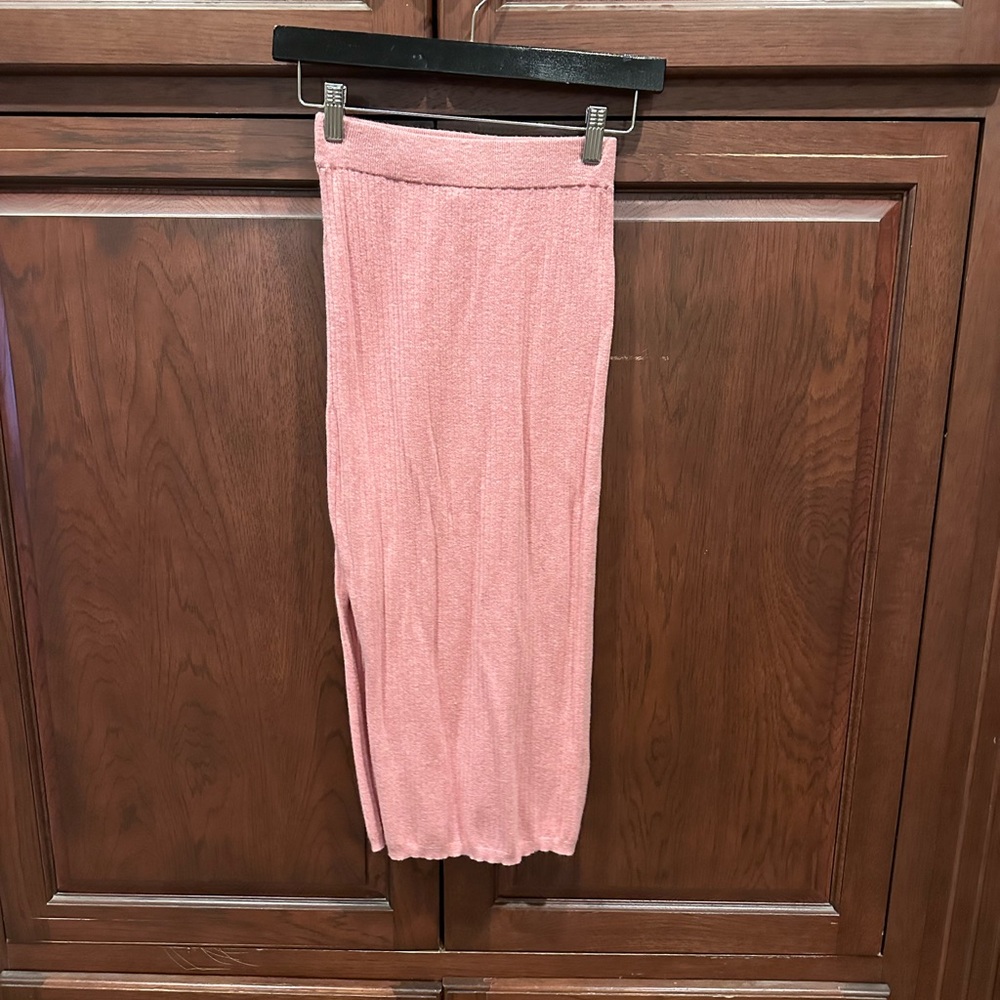 Pink ribbed knit midi skirt sz S